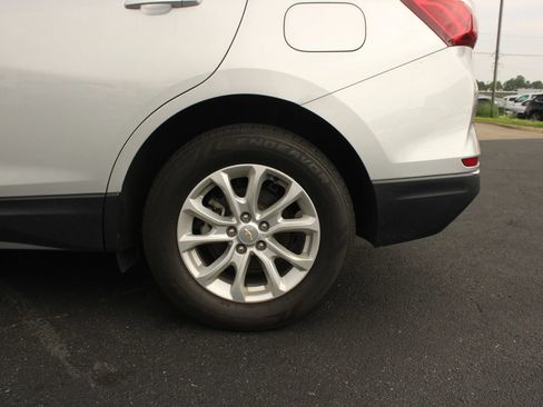 Used 2018 Chevrolet Equinox LS FWD image 4