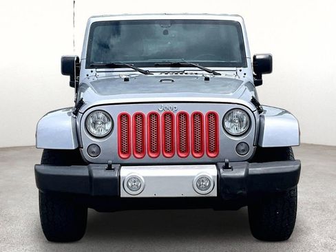 Used 2015 Jeep Wrangler Unlimited Sahara w/ Connectivity Group AWD/4WD image 4