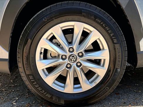 Used 2024 Toyota Corolla Cross LE w/ Moonroof Package image 35