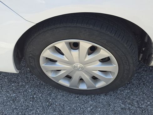 Used 2018 Nissan Versa SV image 10