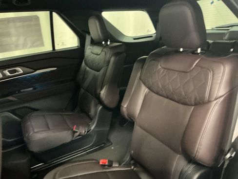 New 2027 Ford Explorer Platinum w/ 3.0L Ultimate Package AWD/4WD image 33