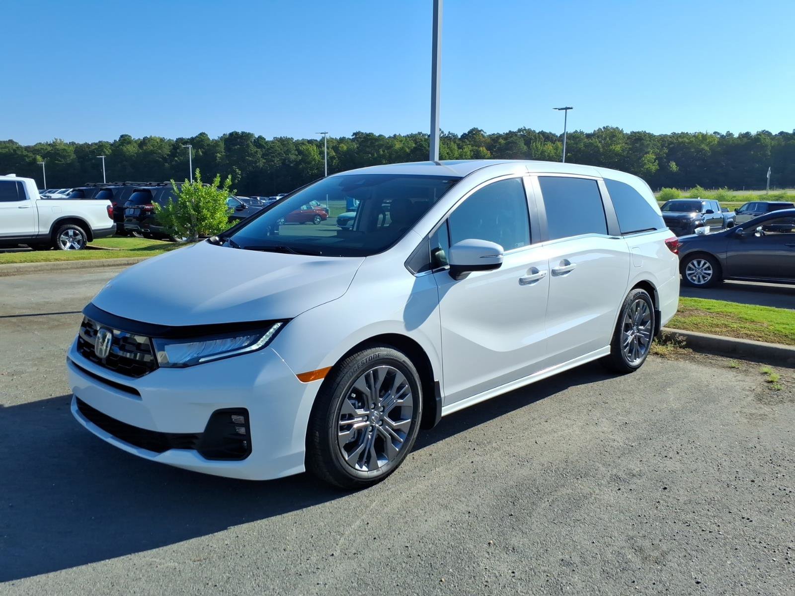Used 2026 Honda Odyssey Touring image 3