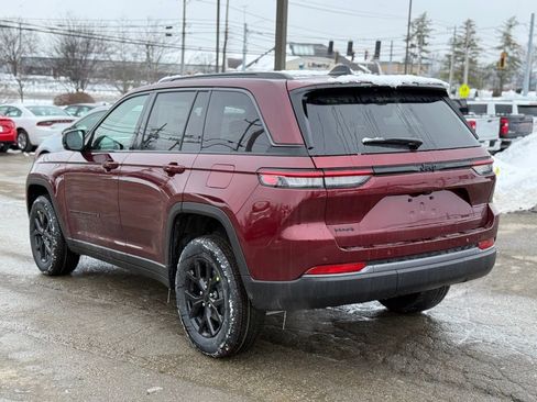 New 2026 Jeep Grand Cherokee Altitude image 8