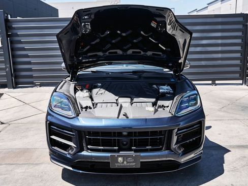 Used 2024 Porsche Cayenne Turbo GT AWD/4WD image 18
