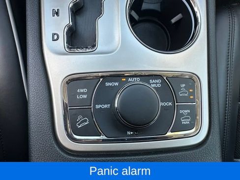 Used 2011 Jeep Grand Cherokee Overland AWD/4WD image 32