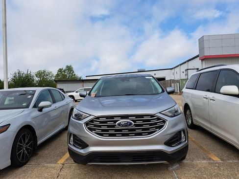Used 2022 Ford Edge SEL w/ Convenience Package image 2