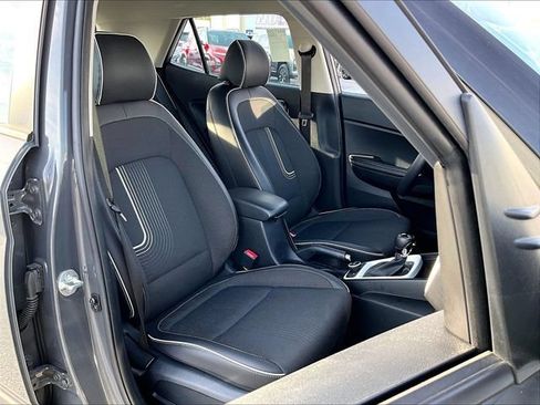 Used 2024 Hyundai Venue Limited FWD image 11