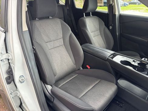 Used 2025 Nissan Rogue SV FWD image 38