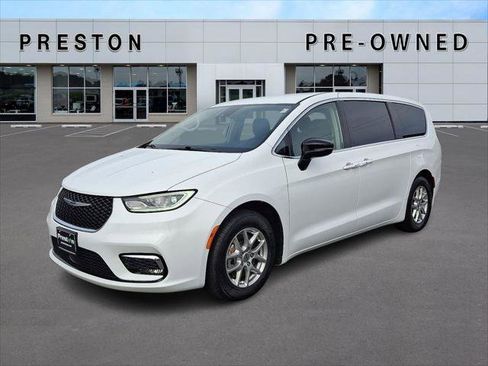 Certified 2024 Chrysler Pacifica Touring-L image 1