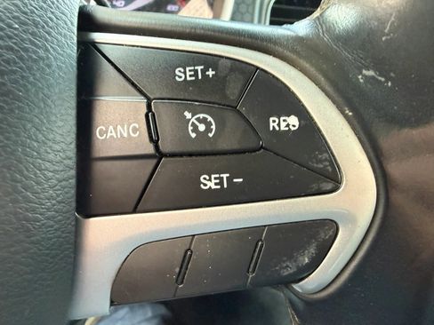 Used 2016 Dodge Charger SXT RWD image 13