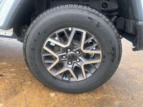 Used 2025 Jeep Wrangler Unlimited Sahara AWD/4WD image 28