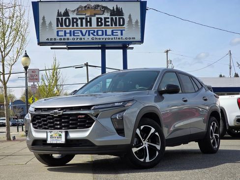 Used 2025 Chevrolet Trax RS w/ Driver Confidence Package FWD image 1