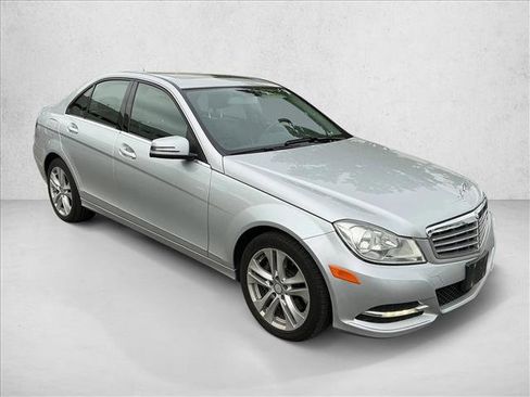 Used 2014 Mercedes-Benz C 300 4MATIC Sedan image 3