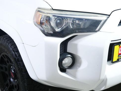 Used 2014 Toyota 4Runner SR5 AWD/4WD image 16