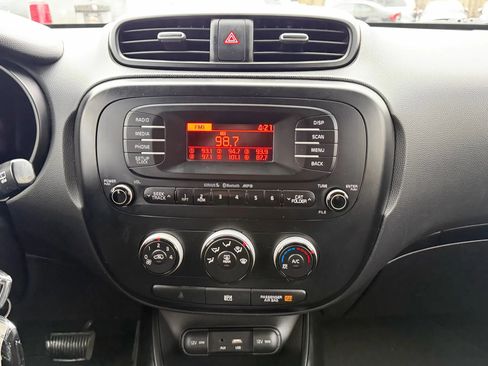 Used 2015 Kia Soul + image 19