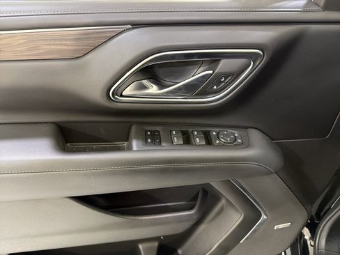 Used 2023 Chevrolet Suburban Z71 w/ Luxury Package image 16