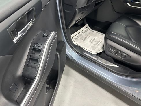 Used 2020 Toyota Highlander XLE AWD/4WD image 9