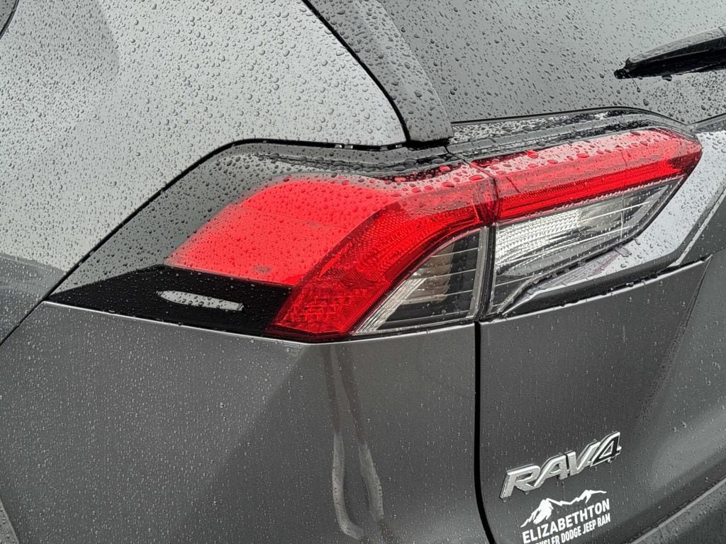 Used 2025 Toyota RAV4 XLE AWD/4WD image 10
