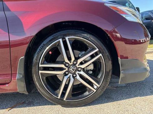 Used 2017 Honda Accord Touring image 9