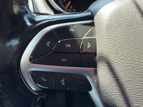 Used 2020 Jeep Grand Cherokee Limited AWD/4WD image 12