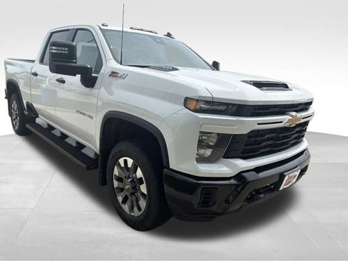 Used 2025 Chevrolet Silverado 2500 Custom w/ Custom Convenience Package AWD/4WD image 3