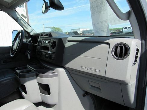 Used 2022 Ford E-350 and Econoline 350 Super Duty RWD image 15
