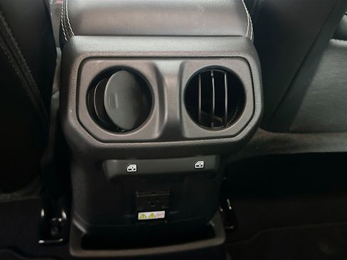 Used 2022 Jeep Wrangler Sahara image 26