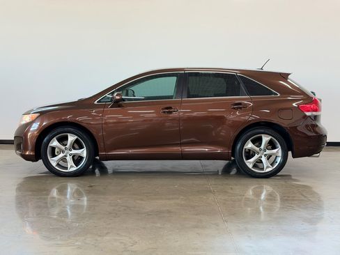 Used 2011 Toyota Venza image 4