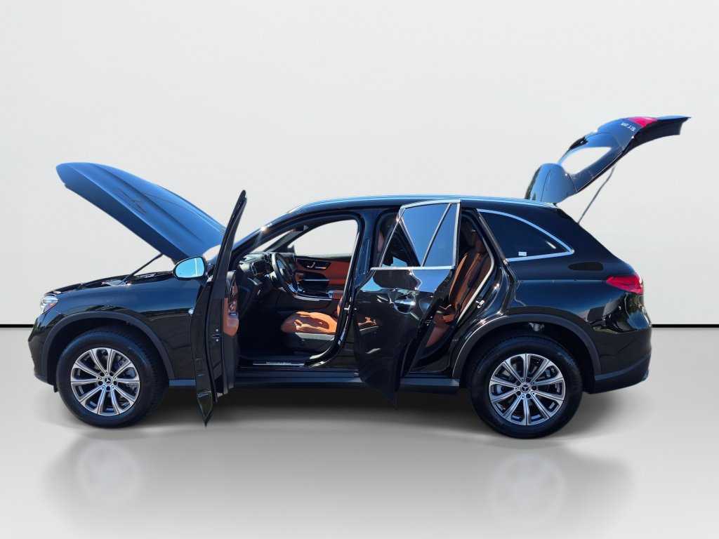 Used 2023 Mercedes-Benz GLC 300 4MATIC w/ Pinnacle Trim Package image 10