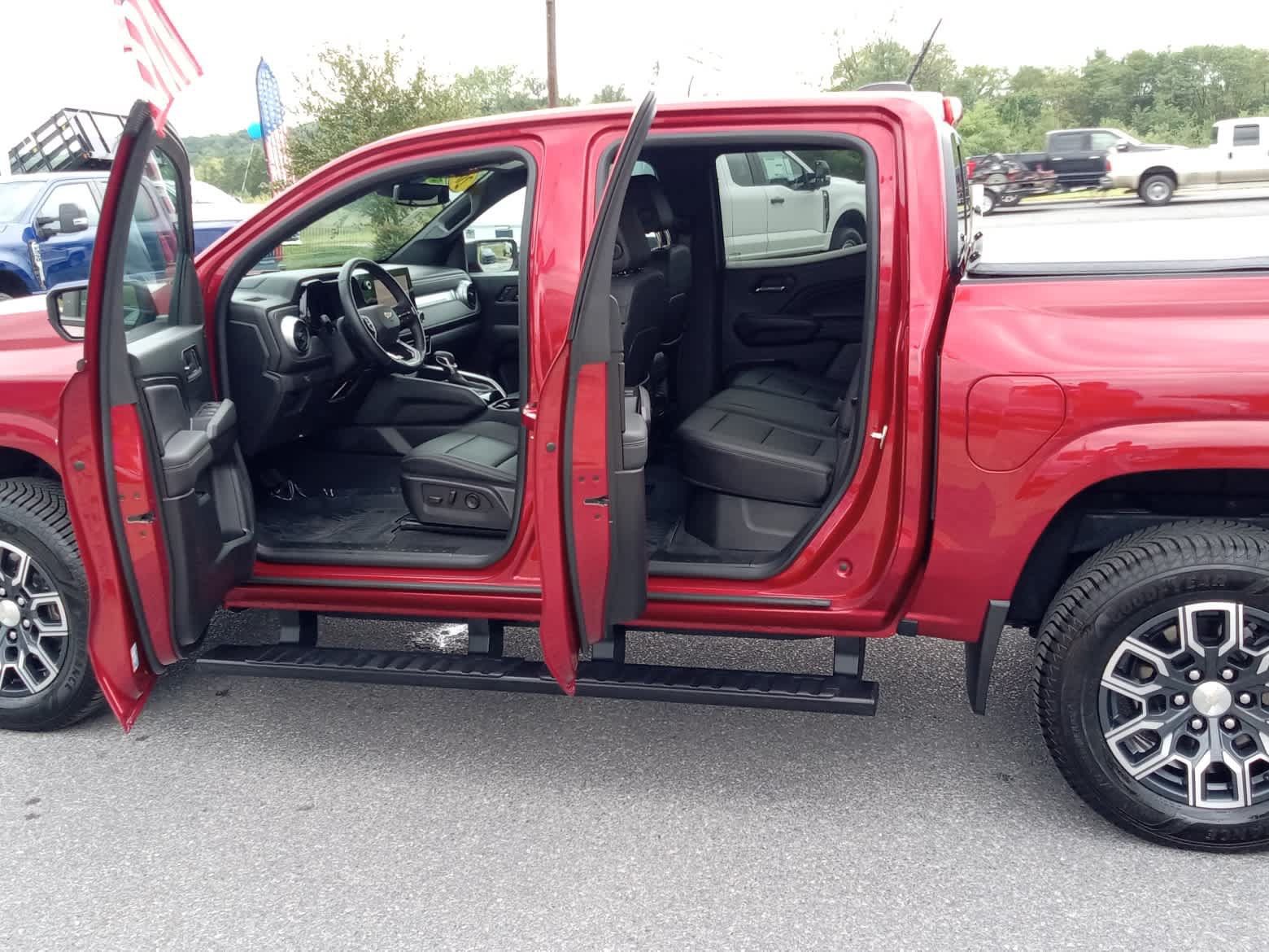 Used 2023 Chevrolet Colorado LT w/ LT Convenience Package III AWD/4WD image 22