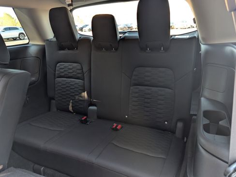 Used 2025 Nissan Pathfinder S image 18