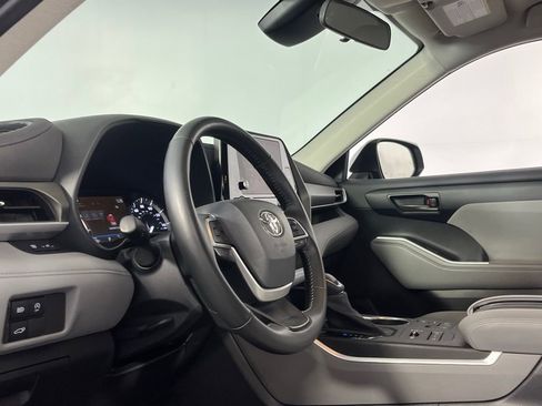 Used 2023 Toyota Highlander LE image 24