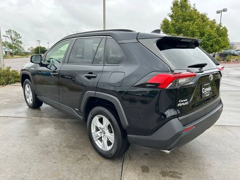 Used 2020 Toyota RAV4 LE w/ Carpet Mat Package AWD/4WD image 5