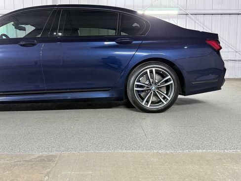 Used 2022 BMW 750Li xDrive AWD/4WD image 12