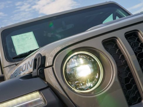 Used 2023 Jeep Wrangler Unlimited Rubicon 4xe w/ Cold Weather Group AWD/4WD image 12