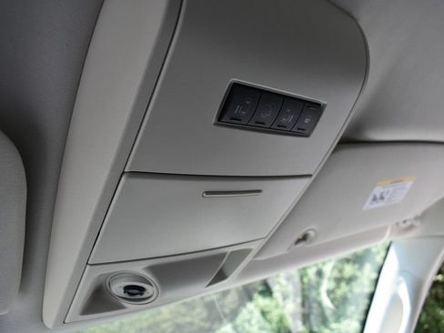 Used 2008 Chrysler Town & Country Touring FWD image 16
