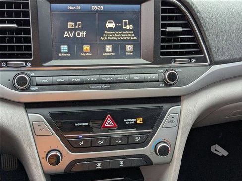 Used 2017 Hyundai Elantra SE image 13