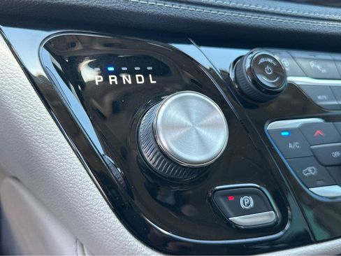 Used 2022 Chrysler Pacifica Limited image 27