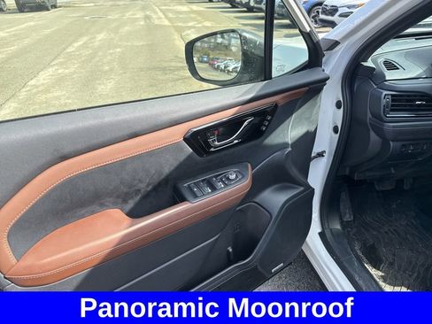 Used 2025 Subaru Forester Touring image 14