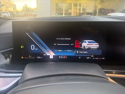 Used 2024 BMW X6 xDrive40i w/ Premium Package image 5