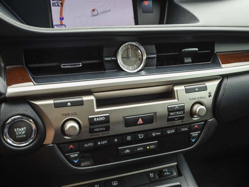 Used 2013 Lexus ES 350 w/ Luxury Pkg FWD image 28