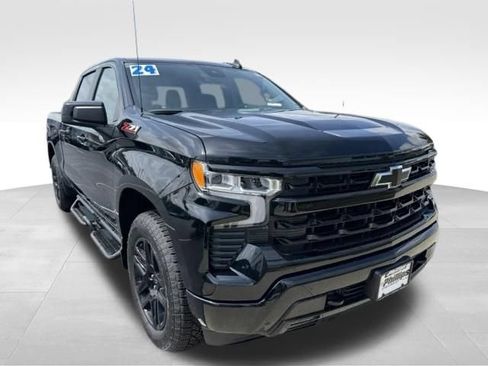 Used 2024 Chevrolet Silverado 1500 RST w/ Z71 Off-Road Package AWD/4WD image 3