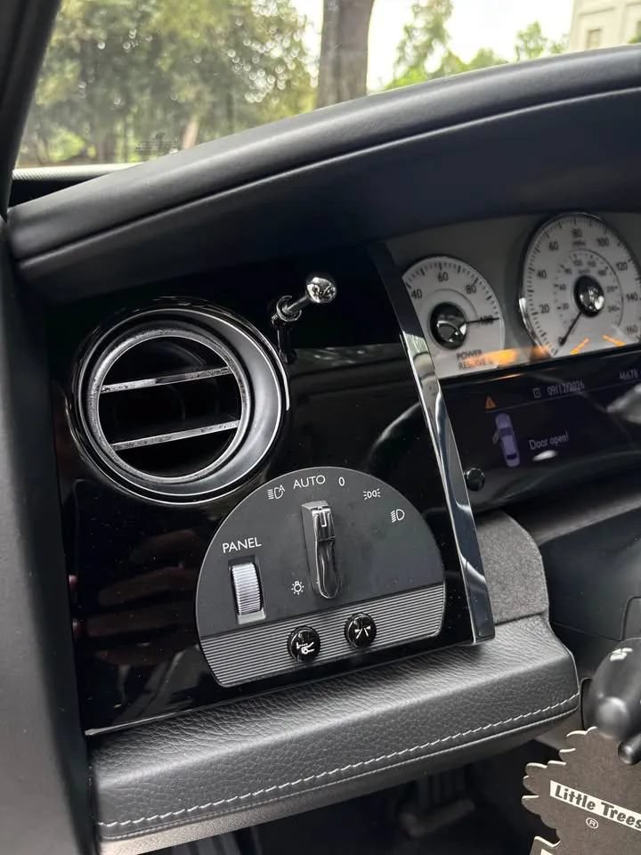 Used 2012 Rolls-Royce Ghost Extended Wheelbase RWD image 11