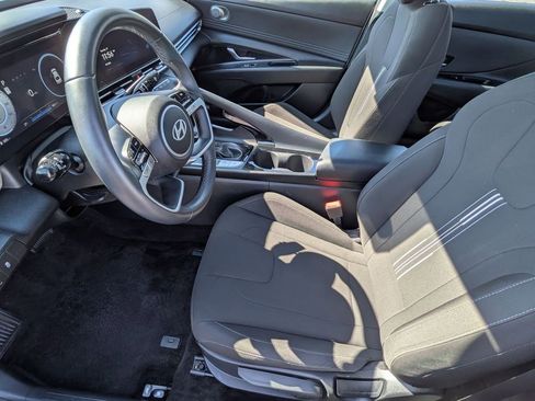 Used 2025 Hyundai Elantra SEL image 11