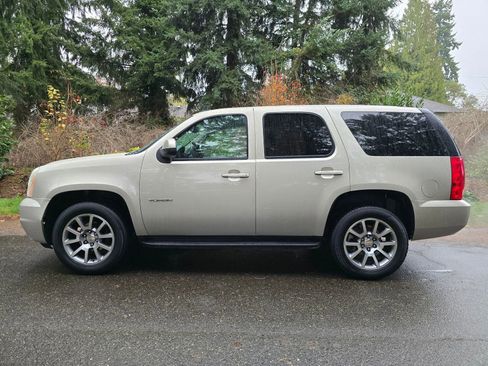 Used 2014 GMC Yukon SLE image 2