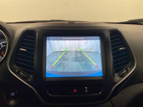 Used 2022 Jeep Cherokee Trailhawk image 13