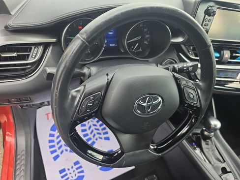 Used 2018 Toyota C-HR XLE FWD image 23
