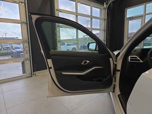 Used 2025 BMW 330i Sedan image 13