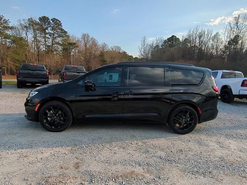 New 2026 Chrysler Pacifica Select w/ S Appearance Package FWD image 2