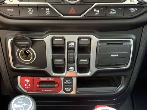 Used 2020 Jeep Gladiator Rubicon AWD/4WD image 32